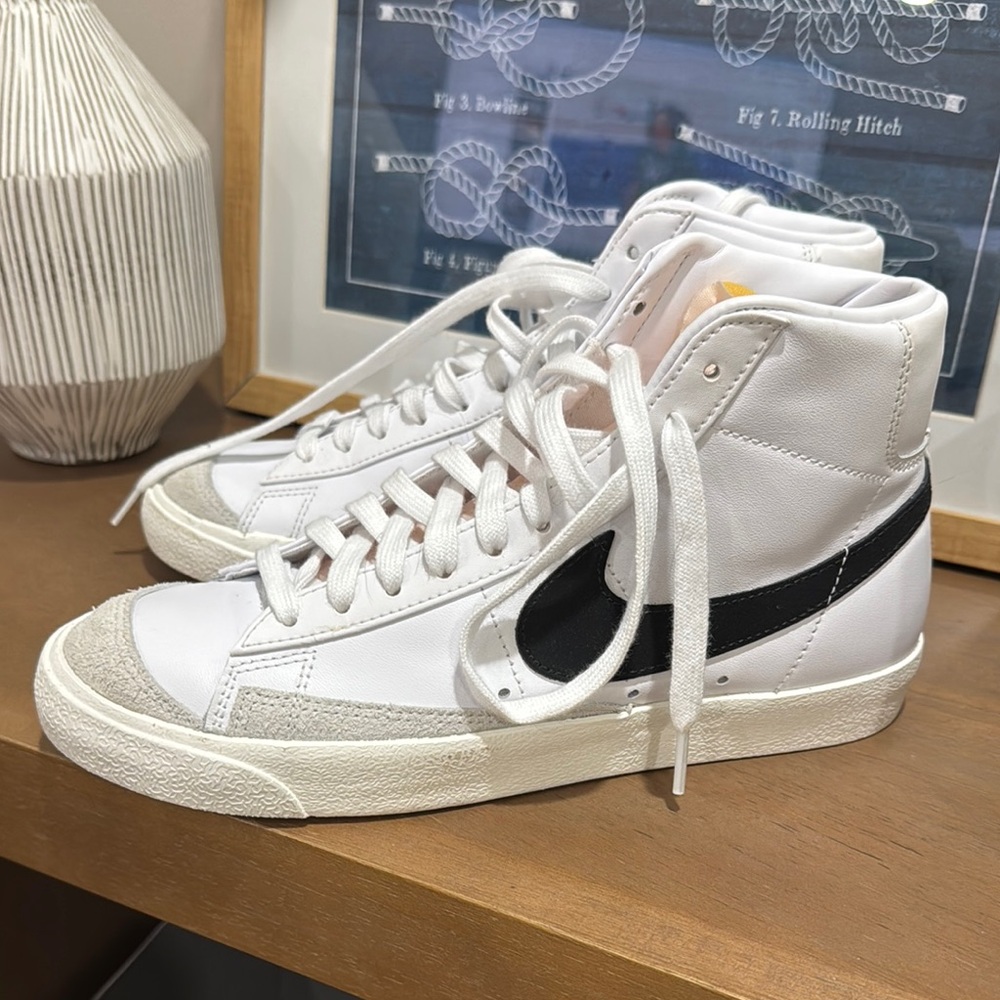 Nike White and Black High-Top Sneakers like new